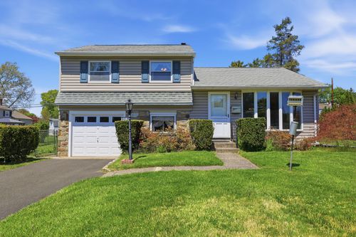 903 Pine Rd, WARMINSTER, PA, 18974-4130 | Card Image