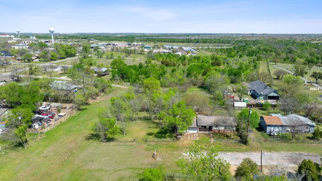 405 E Browning St, House other with 4 bedrooms, 2 bathrooms and 2 parking in Manor TX | Image 25