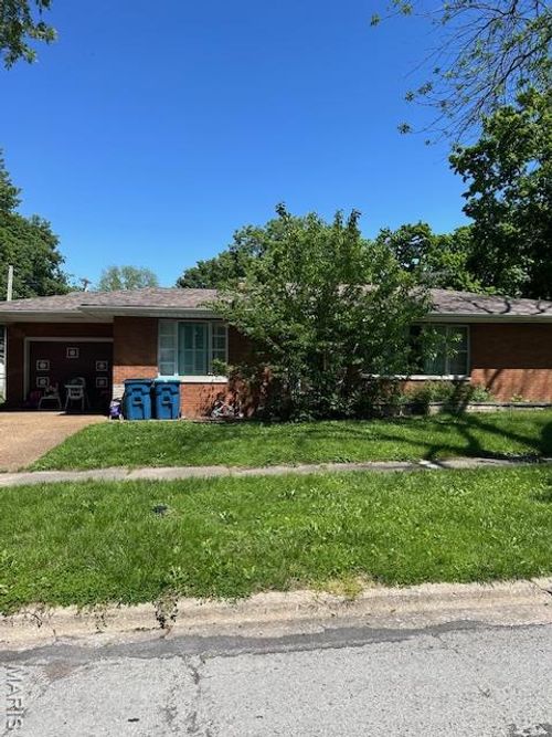 719 Washington St, Highland, IL, 62249-1444 | Card Image