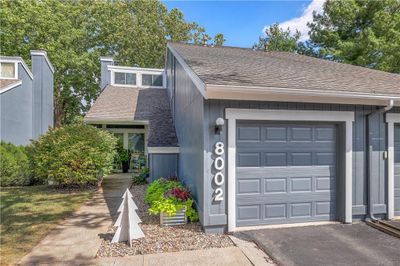 8002 Colony Lane, Townhouse with 3 bedrooms, 1 bathrooms and null parking in Lenexa KS | Image 1