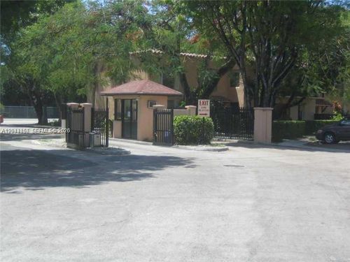 b22-10794 N Kendall Dr, Miami, FL, 33176-1419 | Card Image
