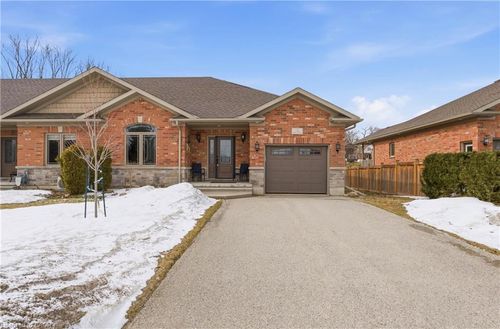 12 Brown St S, Clifford, ON, N0G1M0 | Card Image