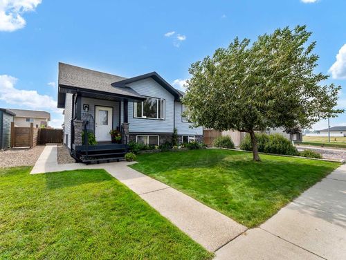 1110 9 Ave Se, Redcliff, AB, T0J2P0 | Card Image
