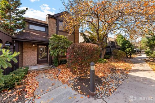 42 Riverbend Dr, North Brunswick, NJ, 08902-1158 | Card Image