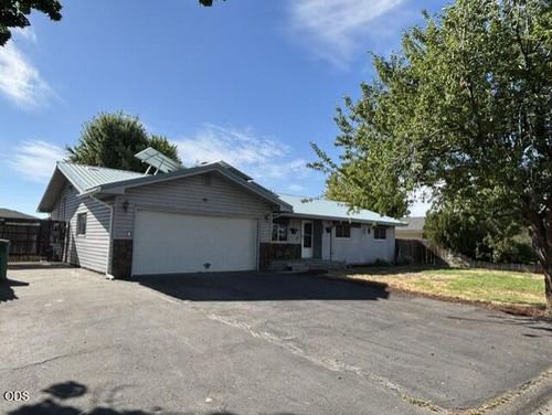 5463 Eastwood Dr, Klamath Falls, OR, 97603-8512 | Card Image