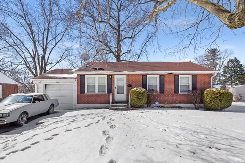 9345 Nelan Dr, Saint Louis, MO, 63137-2730 | Card Image