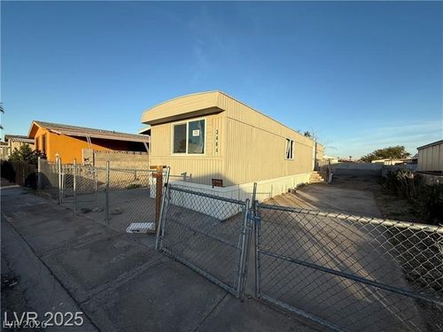 3464 Death Valley Dr, Las Vegas, NV, 89122-3911 | Card Image
