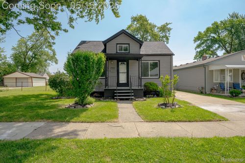 27500 Tighe St, Roseville, MI, 48066-3055 | Card Image