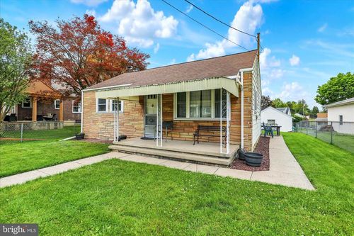 227 E Noble Ave, SHOEMAKERSVILLE, PA, 19555-1535 | Card Image