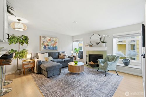 6-201-15846 Ne Leary Way, Redmond, WA, 98052-4329 | Card Image