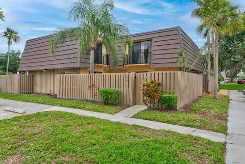 904 9th Ct, Palm Beach Gardens, FL, 33410-5109 | Card Image