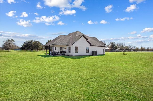 1115 Private Road 8022, House other with 3 bedrooms, 2 bathrooms and 2 parking in Lincoln TX | Image 8