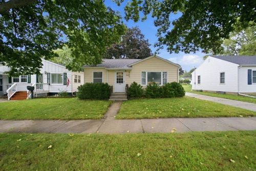 1004 Cedar Street, Charles City, IA, 50616 | Card Image