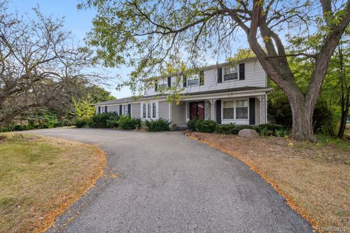 4015 Pinehurst Dr, West Bloomfield, MI, 48322-2257 | Card Image