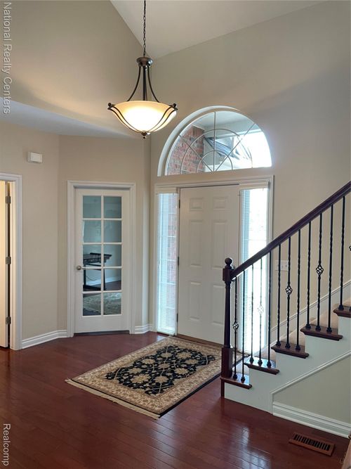 2750 Castlemartin Ct, Oakland Township, MI, 48306-4906 | Card Image