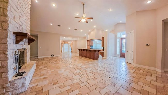1212 W North St, House other with 3 bedrooms, 3 bathrooms and 2 parking in Louise TX | Image 15