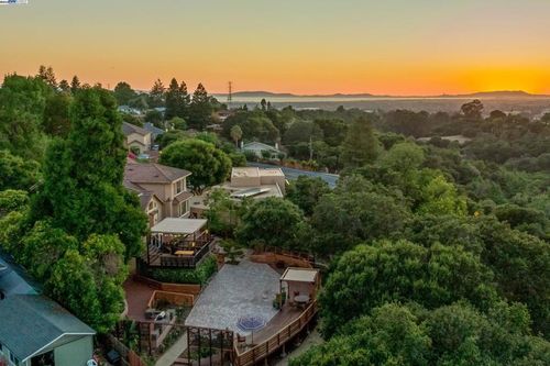 25444 University Ct, Hayward, CA, 94542-1124 | Card Image
