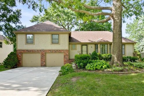 10215 W 101st St, Overland Park, KS, 66212-5407 | Card Image