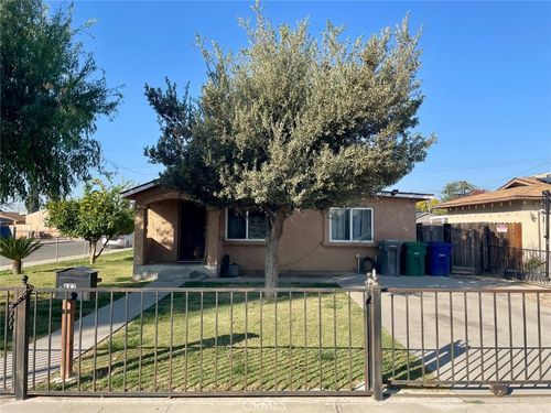 687 S 8th St, Kerman, CA, 93630-1801 | Card Image