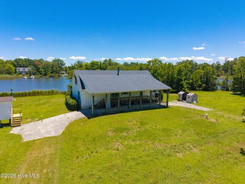 312 Martin Creek Dr, Beaufort, NC, 28516-6696 | Card Image
