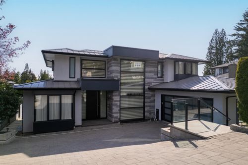 925 Beaumont Dr, North Vancouver, BC, V7R1P5 | Card Image