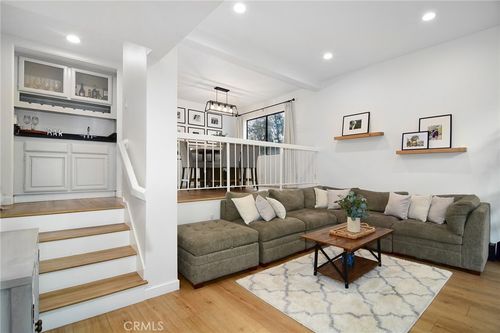 1-18741 Hatteras St, Tarzana, CA, 91356 | Card Image