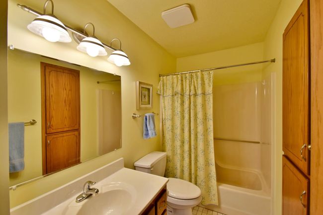 this bath is really not this yellow...sorry | Image 15