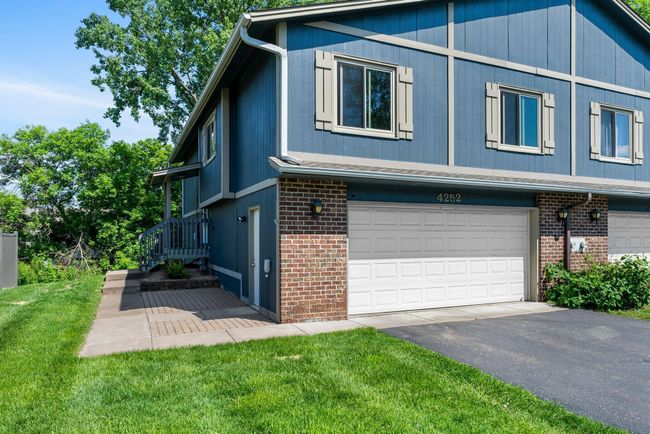 4252 Thornhill Ln, Townhouse with 3 bedrooms, 2 bathrooms and null parking in Vadnais Heights MN | Image 18