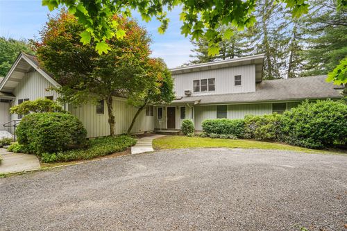 112 Narrows Rd, Bedford Hills, NY, 10507-2525 | Card Image