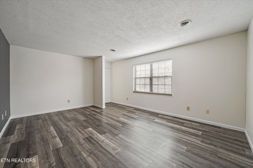 501-810 Highland Dr, Knoxville, TN, 37912-3758 | Card Image