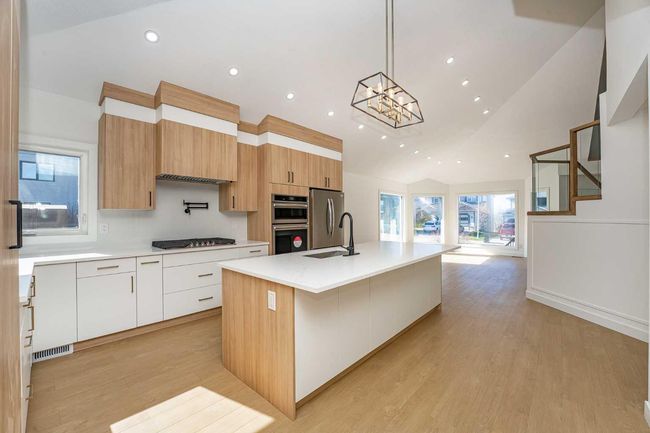 135 Sandringham Rd Nw, House other with 4 bedrooms, 4 bathrooms and 4 parking in Calgary AB | Image 22