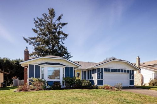 3982 Bel Nor Pl, Victoria, BC, V8N6B6 | Card Image