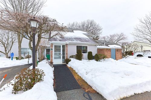 816-816 Williamsburg Cir, Warwick, RI, 02886-1741 | Card Image