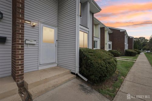 10-L Quincy Cir, Dayton, NJ, 08810-1336 | Card Image