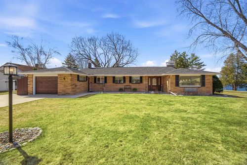 136 Circle Drive Drive, Shawano, WI, 54166 | Card Image