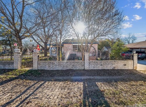 601 4th St, Natalia, TX, 78059 | Card Image