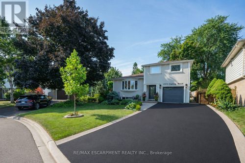 1482 Epping Rd, Burlington, ON, L7M1P4 | Card Image