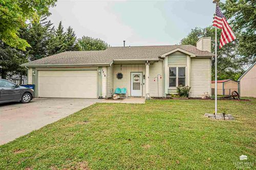 1218 Caroline Ave, Junction City, KS, 66441-5202 | Card Image