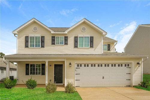3915 Bissett Way, Greensboro, NC, 27405-9821 | Card Image