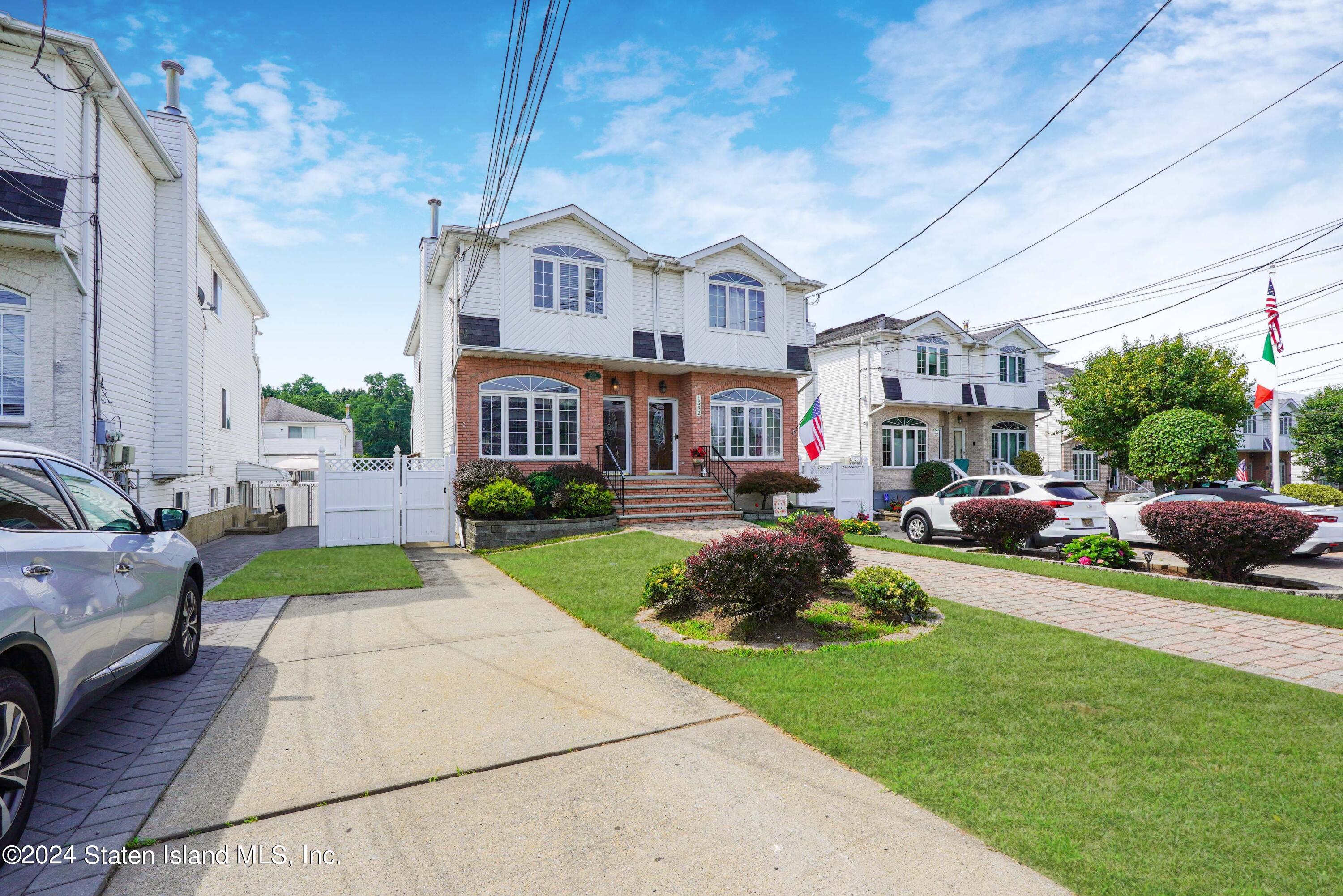 Woodrow Rd, Staten Island, NY 10309 #1