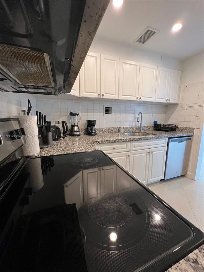 05 - 1200 West Ave, Condo with 1 bedrooms, 1 bathrooms and null parking in Miami Beach FL | Image 7