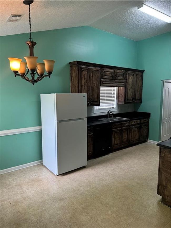 10111 Commons Way, House other with 3 bedrooms, 2 bathrooms and null parking in Jonesboro GA | Image 7