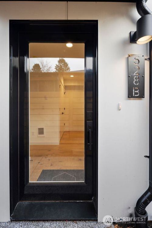 528 Ne 72nd St, Seattle, WA, 98115 | Card Image