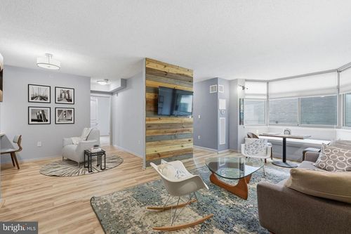 apt-518-7111 Woodmont Ave, Bethesda, MD, 20815-6233 | Card Image