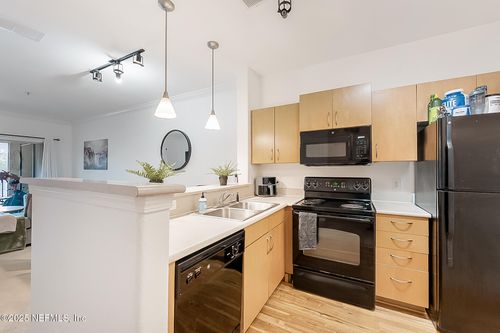 123-8290 Gate Pkwy W, Jacksonville, FL, 32216-3624 | Card Image