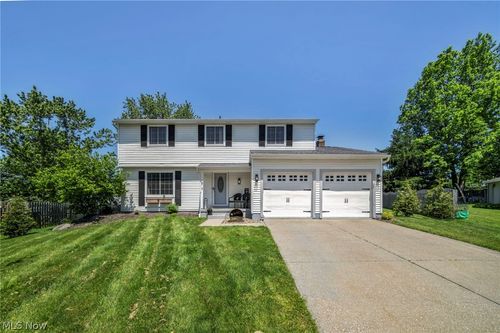 817 Glencairn Ln, Brunswick, OH, 44212-1949 | Card Image