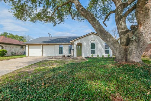 15226 E Hutchinson Cir, Houston, TX, 77071-3326 | Card Image