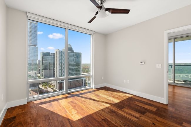 APT-2402 - 300 Bowie St, Condo with 3 bedrooms, 3 bathrooms and 2 parking in Austin TX | Image 19
