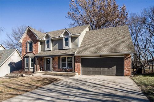 46 Ne Shoreview Dr, Lee's Summit, MO, 64064-3108 | Card Image