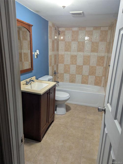 131 Shawanga Lodge Rd, Bloomingburg, NY, 12721-5136 | Card Image